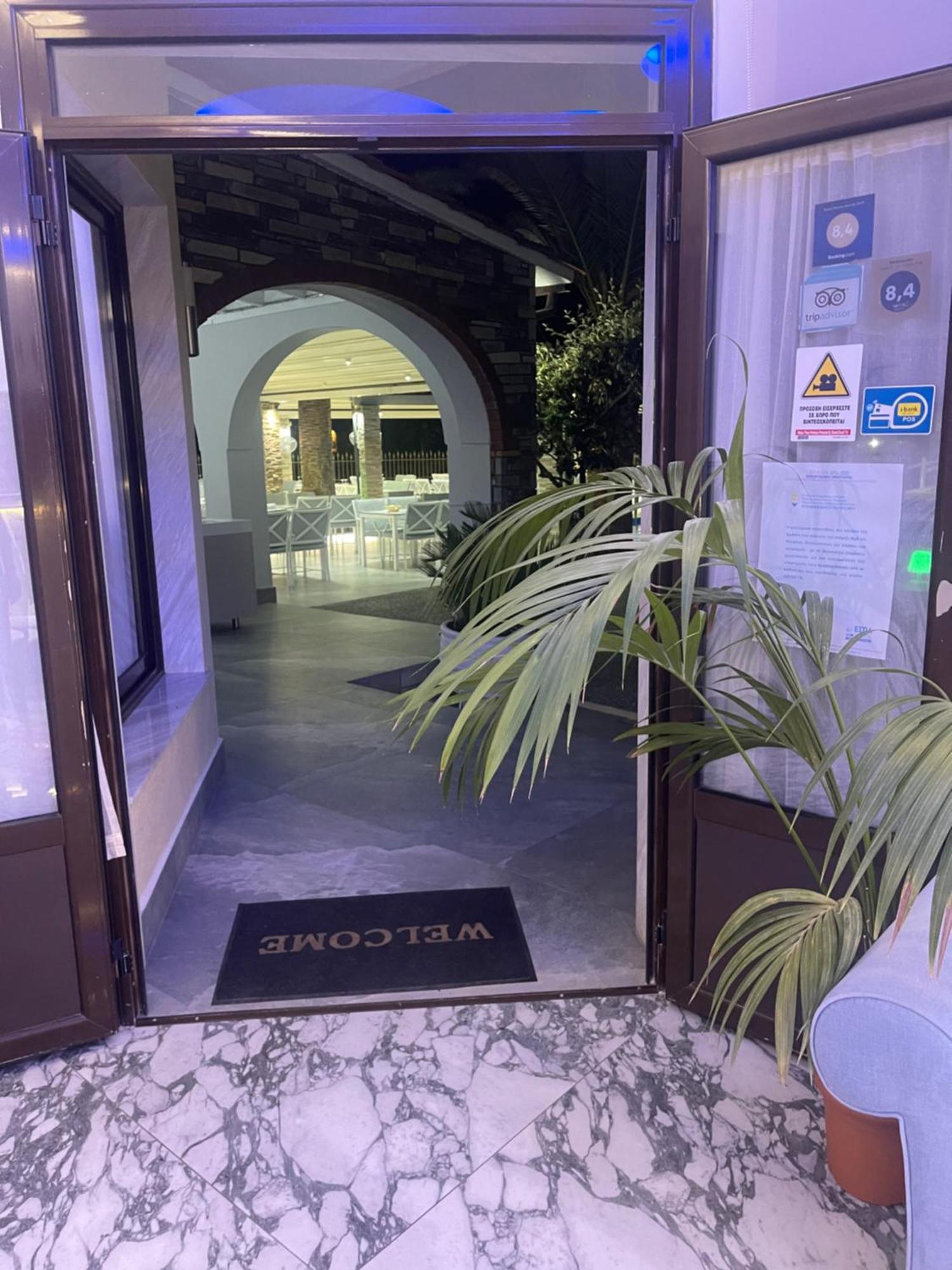 וורוורו Vergos Hotel מראה חיצוני תמונה