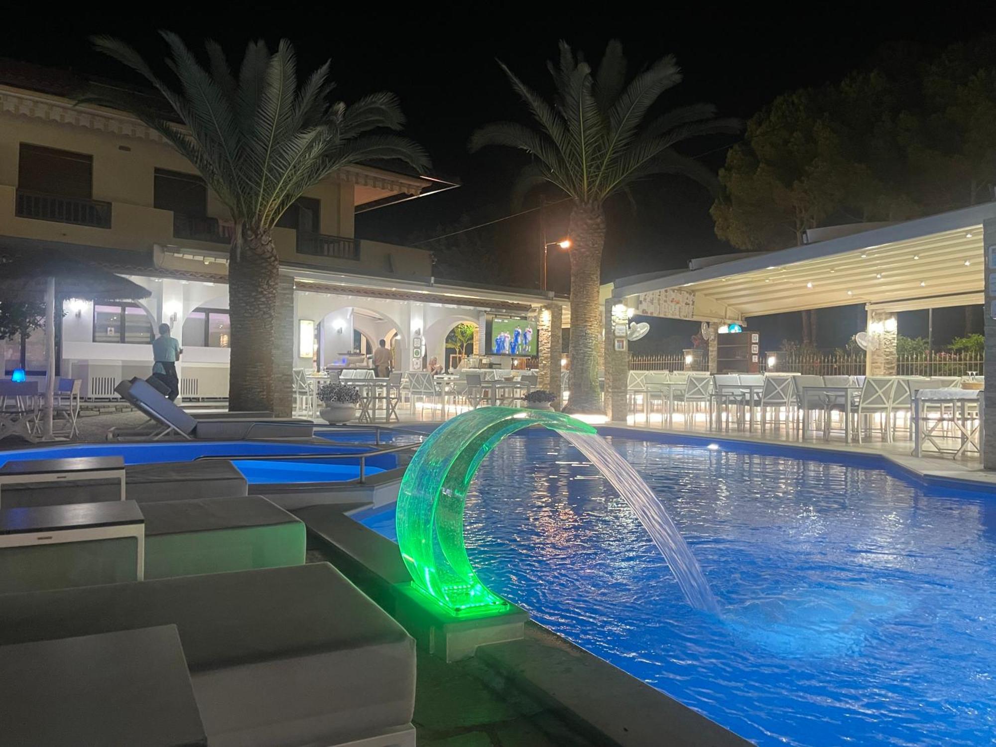 וורוורו Vergos Hotel מראה חיצוני תמונה