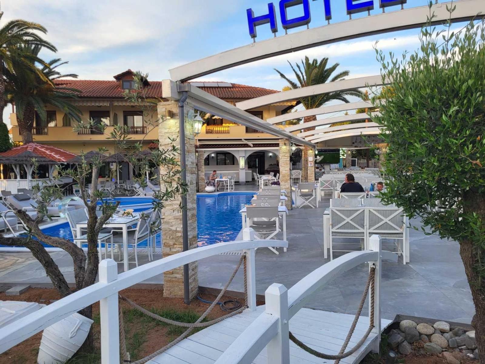 וורוורו Vergos Hotel מראה חיצוני תמונה