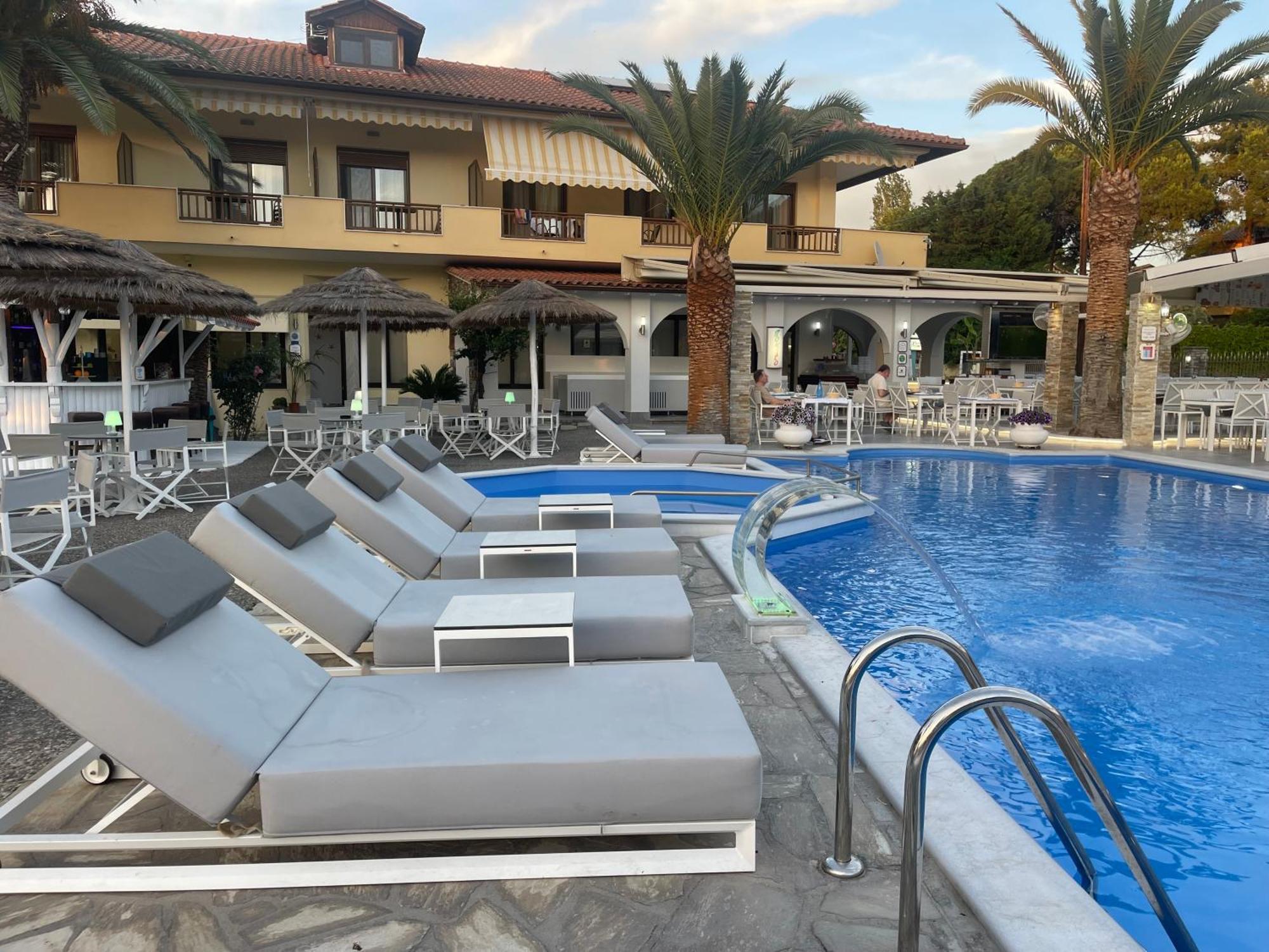 וורוורו Vergos Hotel מראה חיצוני תמונה