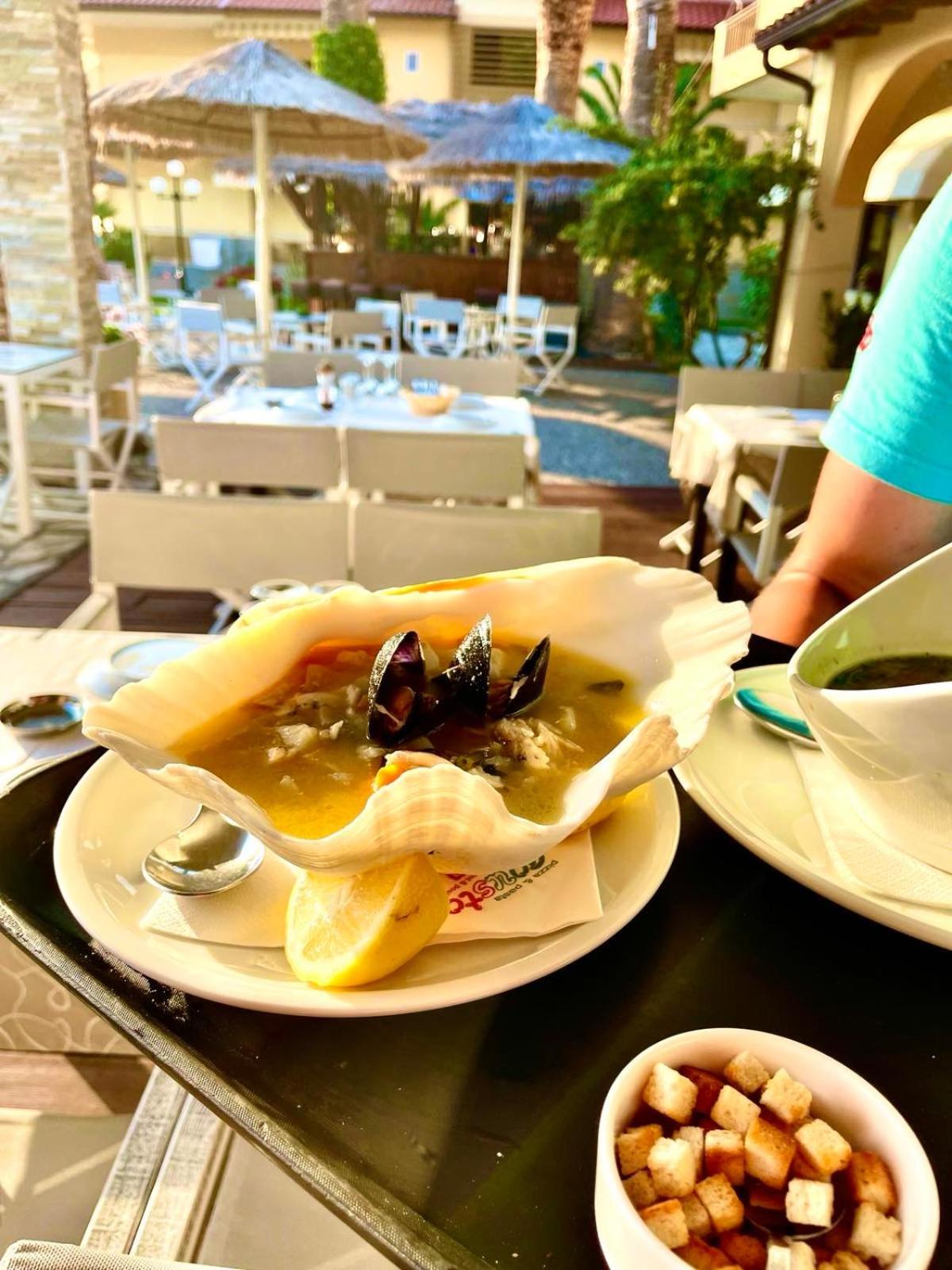 וורוורו Vergos Hotel מראה חיצוני תמונה