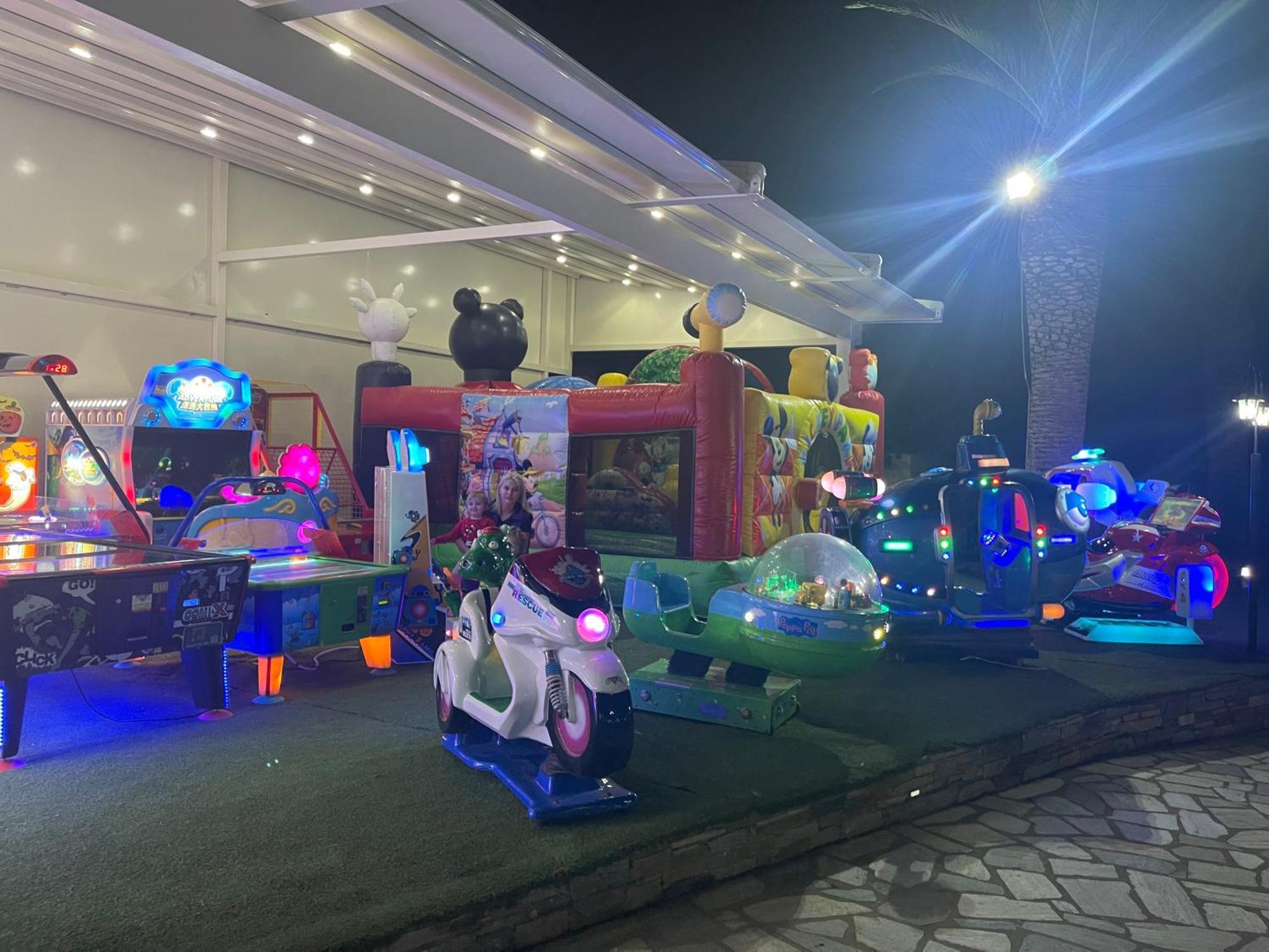 וורוורו Vergos Hotel מראה חיצוני תמונה