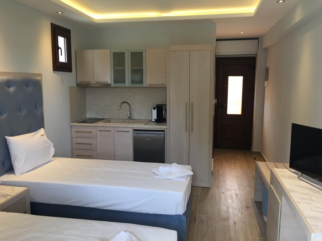 וורוורו Vergos Hotel מראה חיצוני תמונה